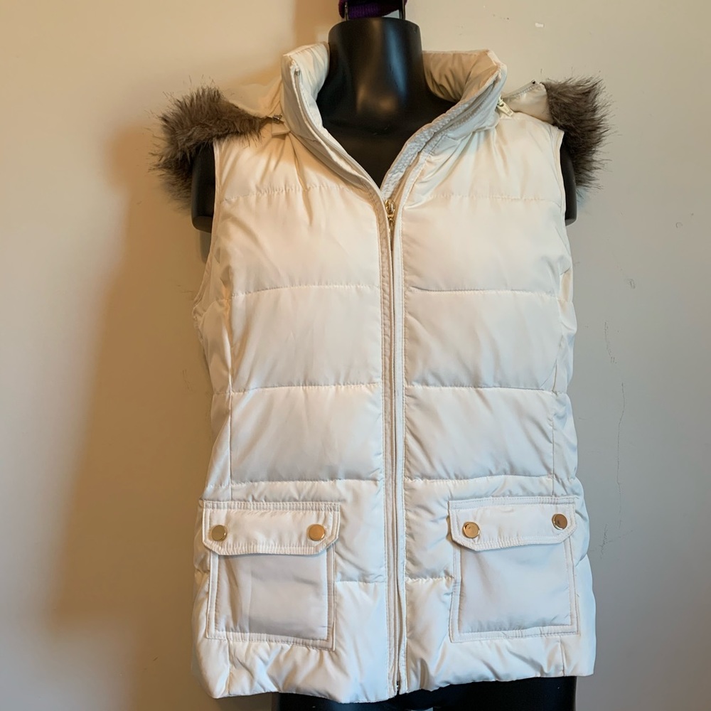 Charter Club Puffy vest. Detachable fur trim hood